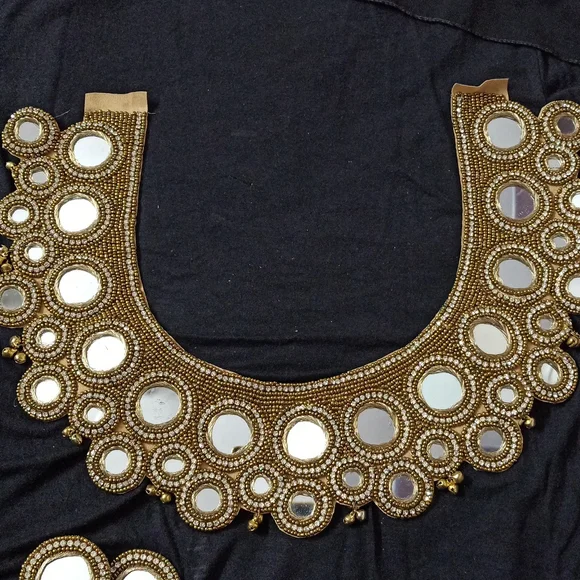 Beautiful Neck Patch - Picture 6 of 7